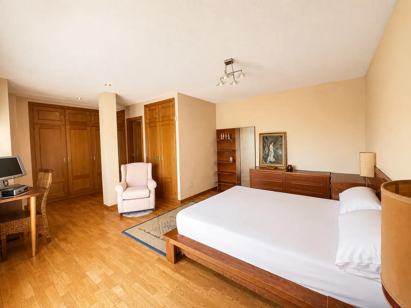 Schlafzimmer von Einfamilien-Reihenhaus zum Verkauf in Torrelodones mit Gemeinschaftspool