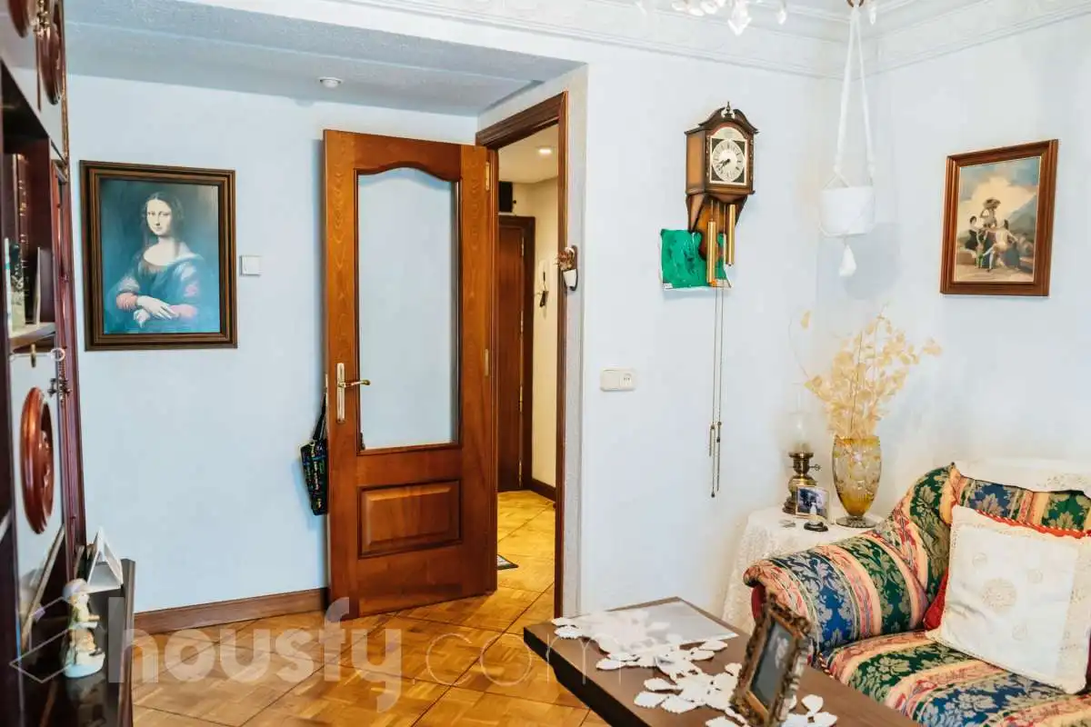 Wohnung zur Miete in Calle de Ochagavia, Valdezarza
