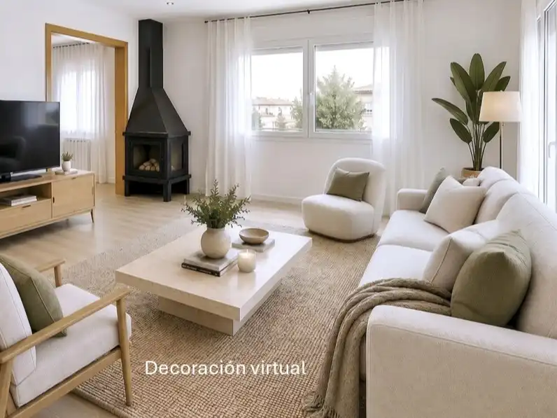 Sala de estar de Casa adosada en venta en Olot con Balcón