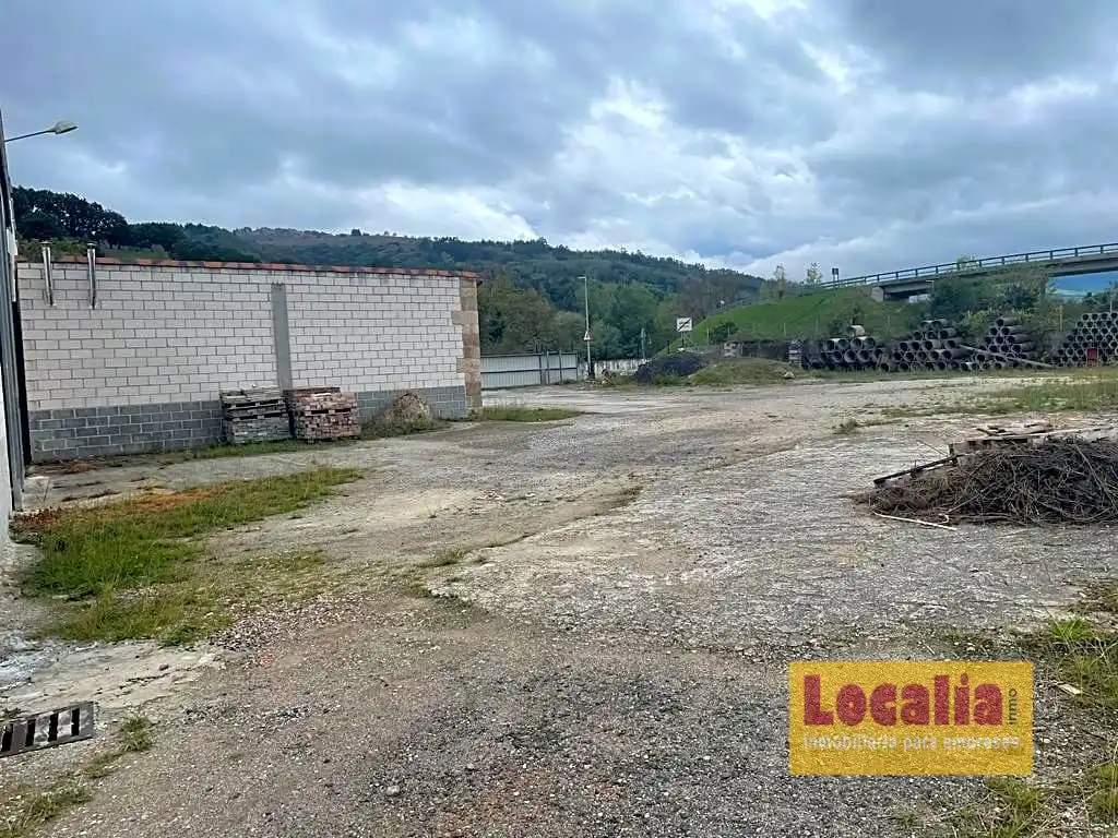 Fabrikhallen zur Miete in Arenas de Iguña