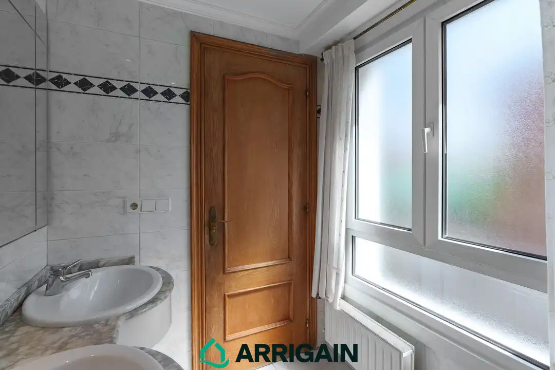 Baño de Piso en venta en Donostia - San Sebastián  con Calefacción, Terraza y Trastero