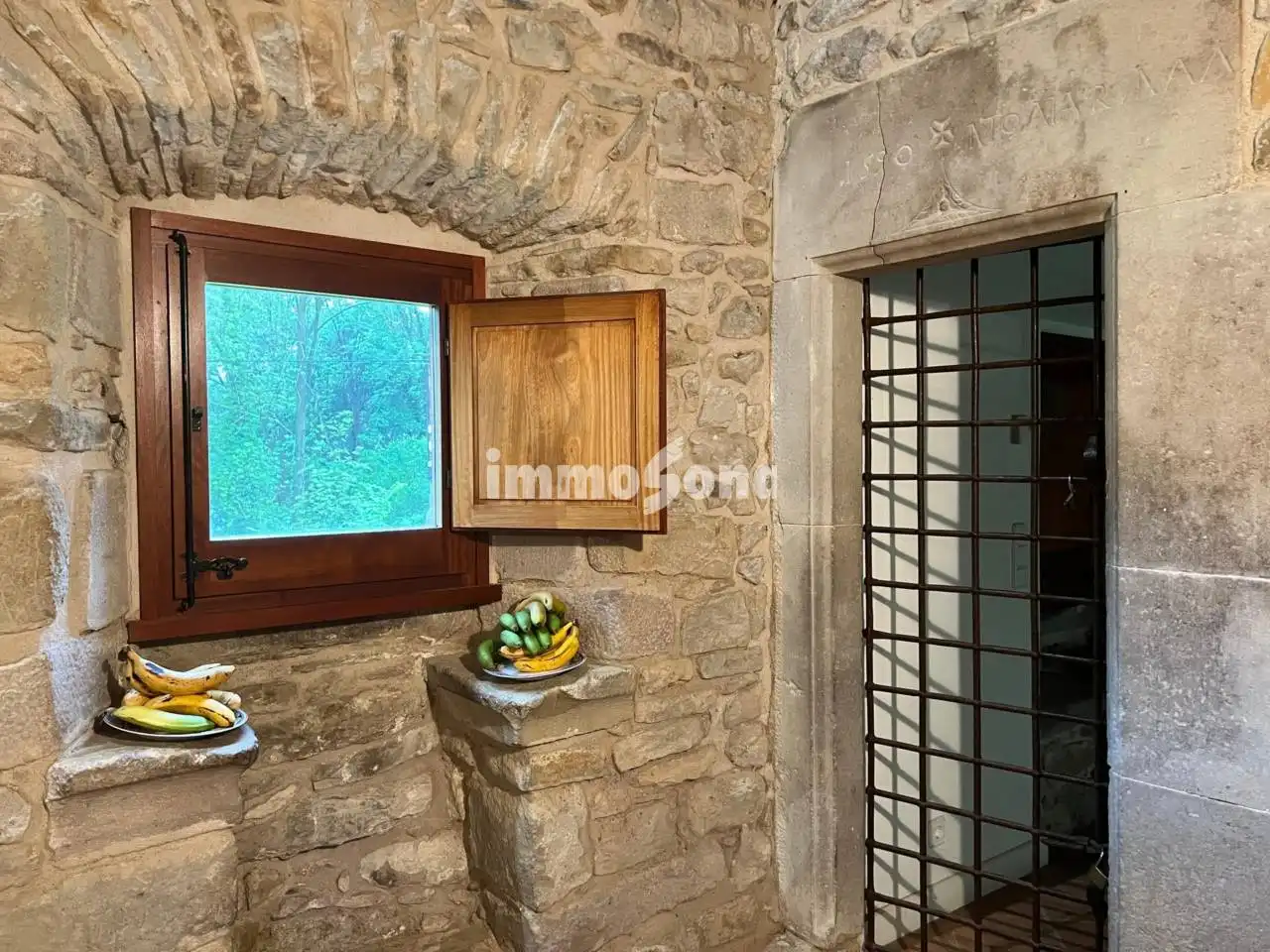 Finca rústica en venda en La Vall d'en Bas amb Calefacció, Jardí privat i Alarma