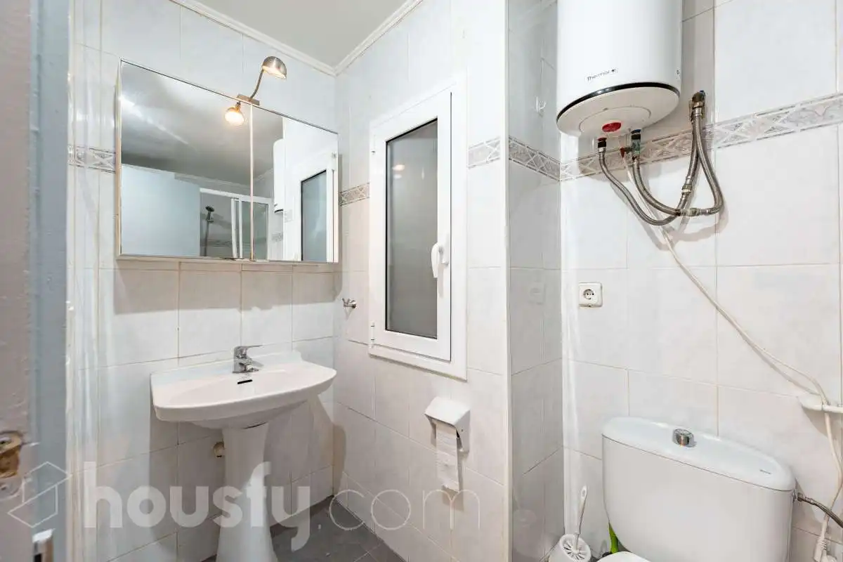 Bany de Pis en venda en Sitges amb Jardí privat, Parquet i Traster