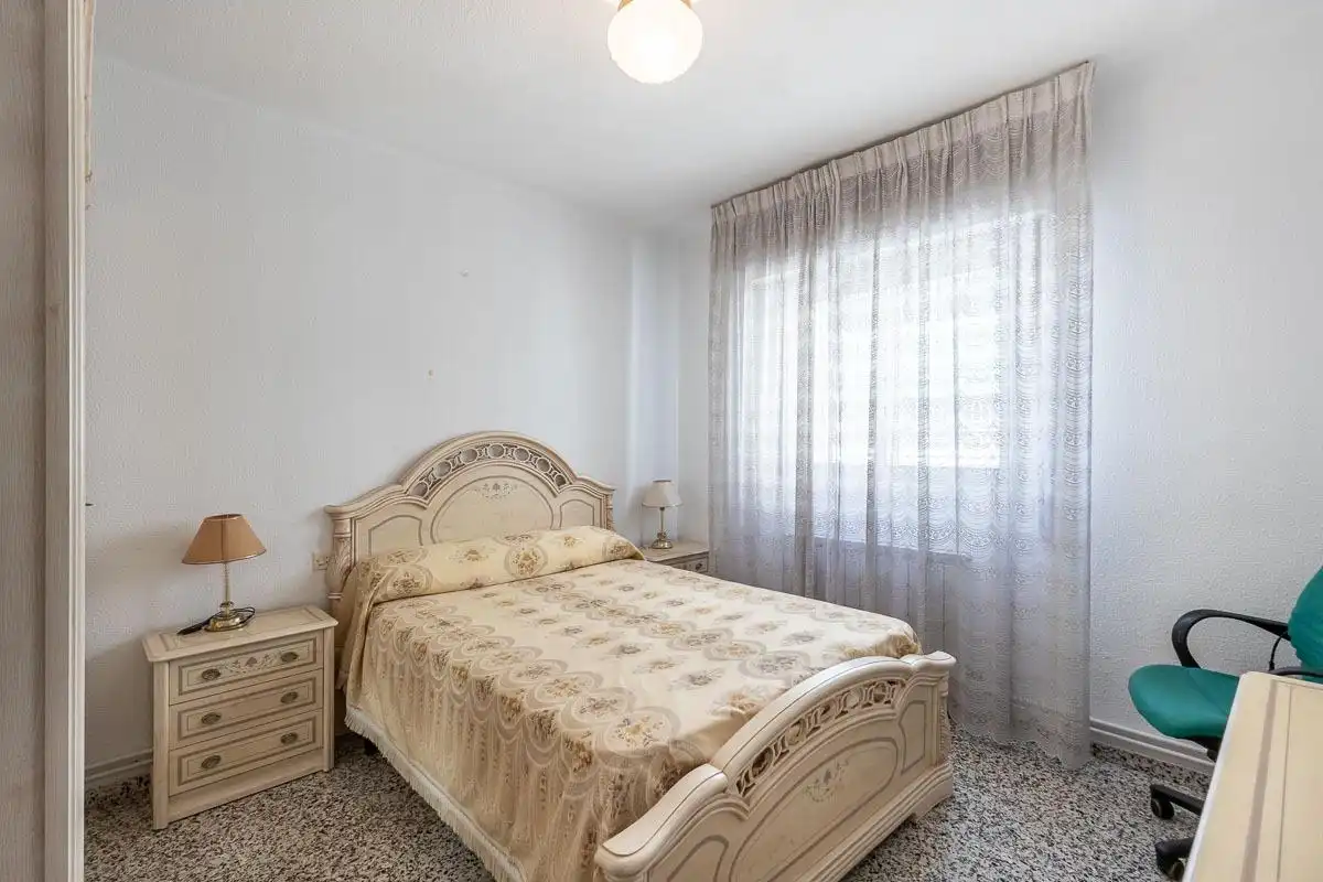 Dormitori de Pis en venda en Granada amb Terrassa