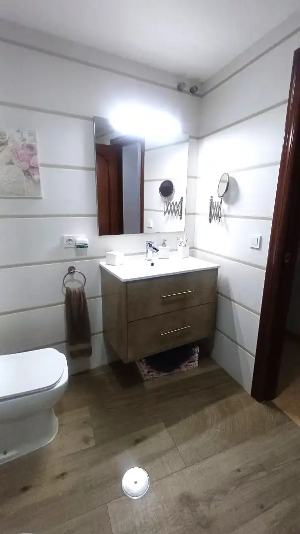 Badezimmer von Wohnung zum Verkauf in Huelva mit Klimaanlage