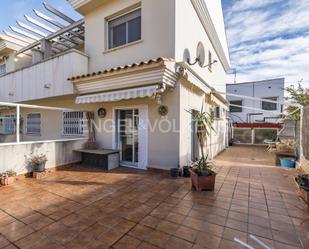 Exterior view of Single-family semi-detached for sale in Vilanova i la Geltrú  with Air Conditioner, Heating and Terrace