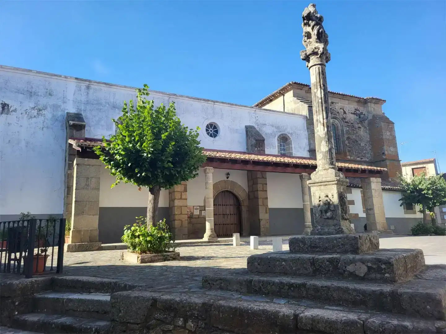 Vista exterior de Piso en venta en Ahigal con Trastero