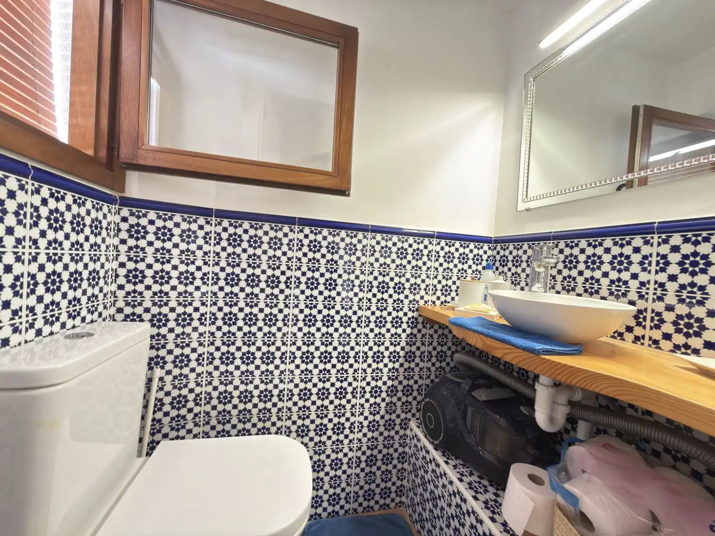 Bany de Casa o xalet en venda en Estepona amb Aire condicionat, Terrassa i Balcó