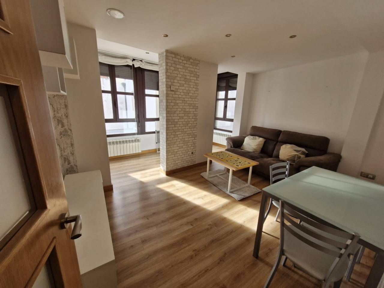 Sala de estar de Piso de alquiler en  Logroño con Calefacción, Parquet y Amueblado