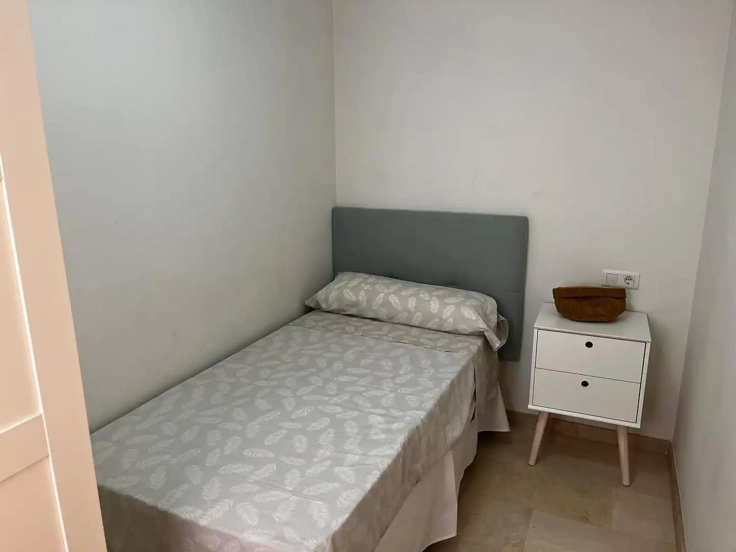 Habitación de Piso de alquiler en Málaga con Aire acondicionado, Calefacción y Amueblado