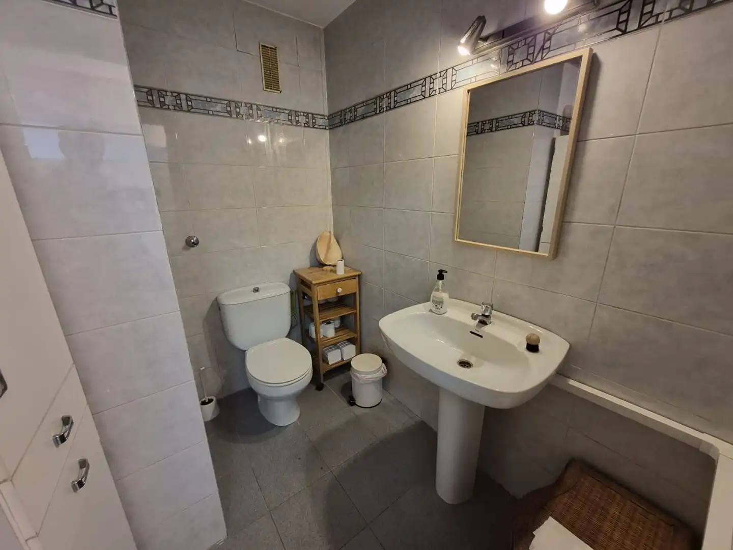 Bathroom of Office for rent in Castellón de la Plana / Castelló de la Plana  with Air Conditioner