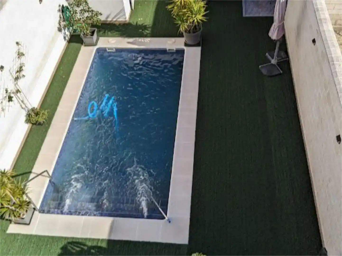 Piscina de Casa adosada en venda en Lebrija amb Aire condicionat, Piscina i Balcó