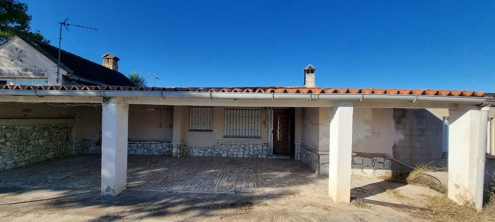 Vista exterior de Casa o xalet en venda en Montserrat amb Terrassa
