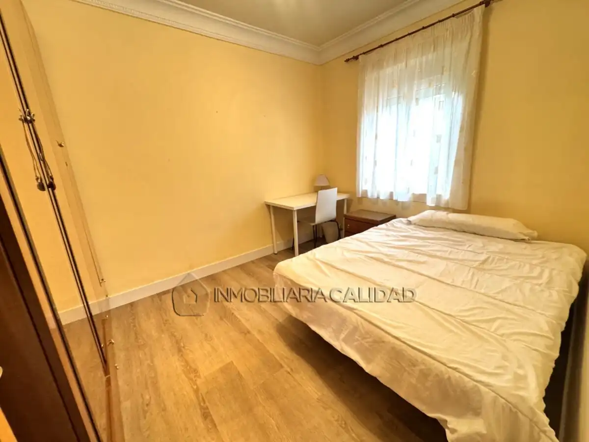Schlafzimmer von Wohnung zur Miete in Burgos mit Heizung und Möbliert