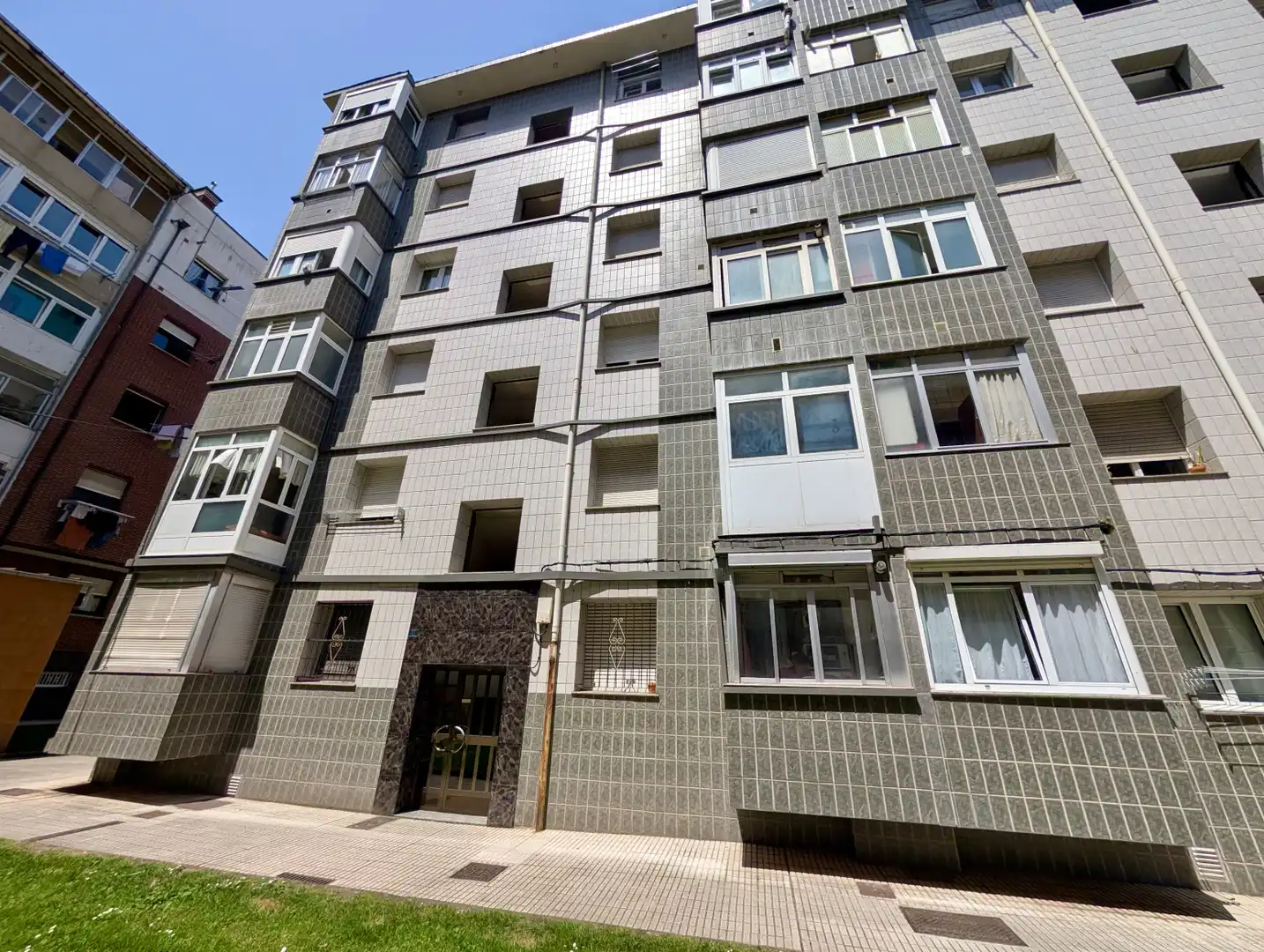 Vista exterior de Piso en venta en Gijón  con Trastero