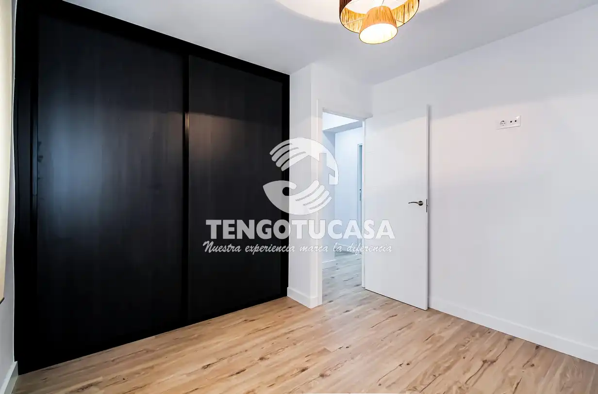 Bedroom of Flat for sale in Madrid  with Air Conditioner, Heating and Furnished