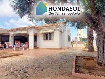 Villa mit Garten zum Verkauf in Calle RIO GALLEGO 8