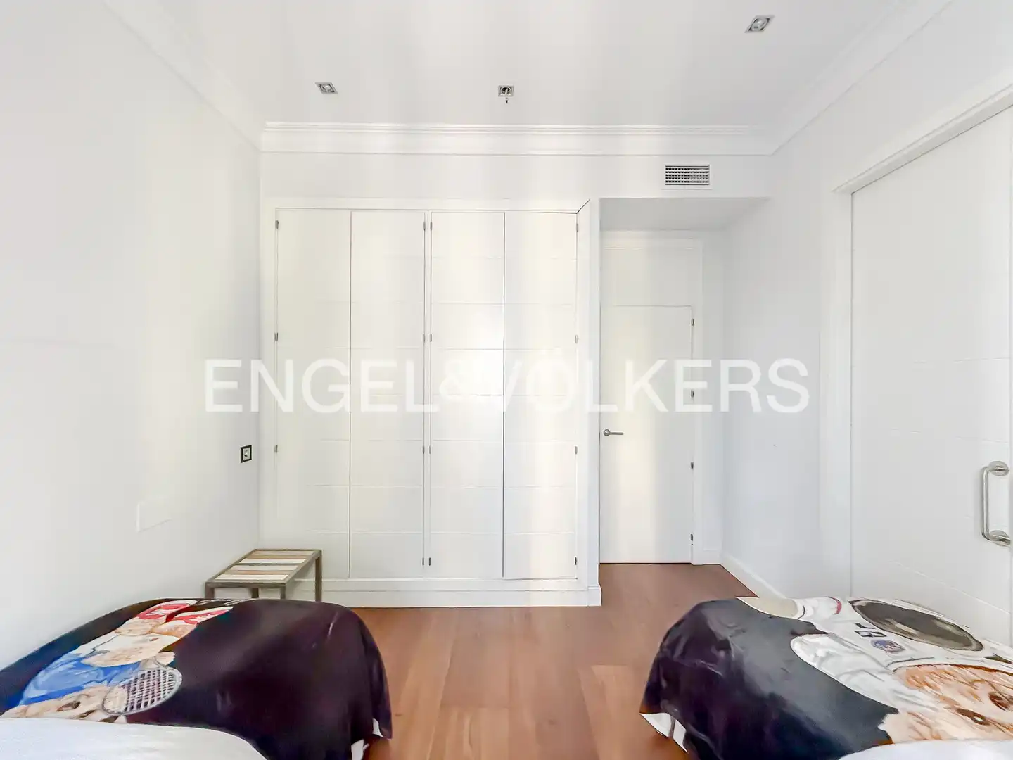 Schlafzimmer von Wohnung zur Miete in Madrid mit Klimaanlage, Heizung und Möbliert