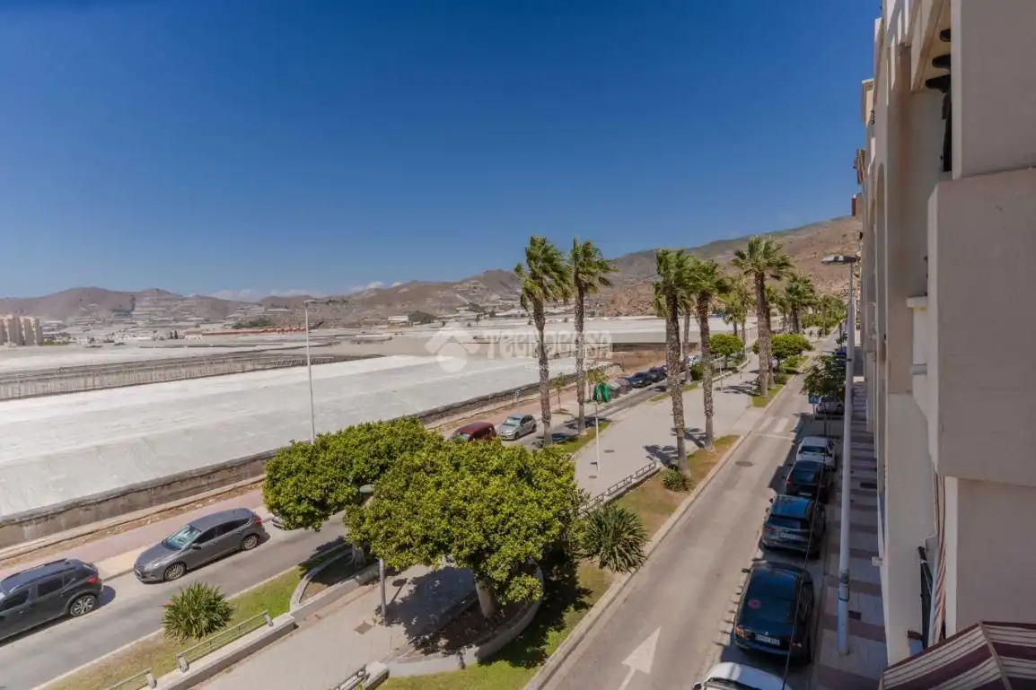 Vista exterior de Piso en venta en La Zubia con Terraza