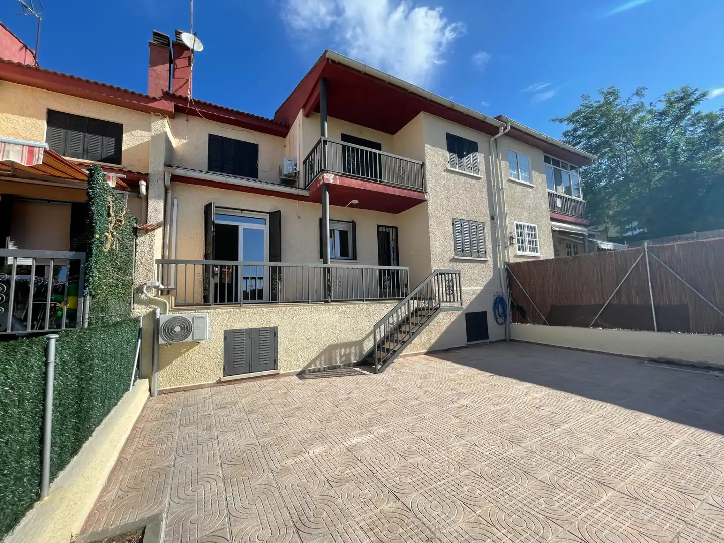 Vista exterior de Casa o chalet de alquiler en San Agustín del Guadalix con Aire acondicionado, Calefacción y Jardín privado