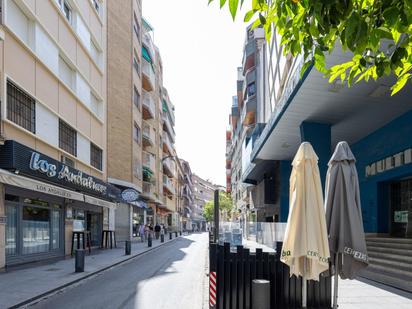 Vista exterior de Àtic en venda en  Granada Capital amb Aire condicionat, Calefacció i Terrassa
