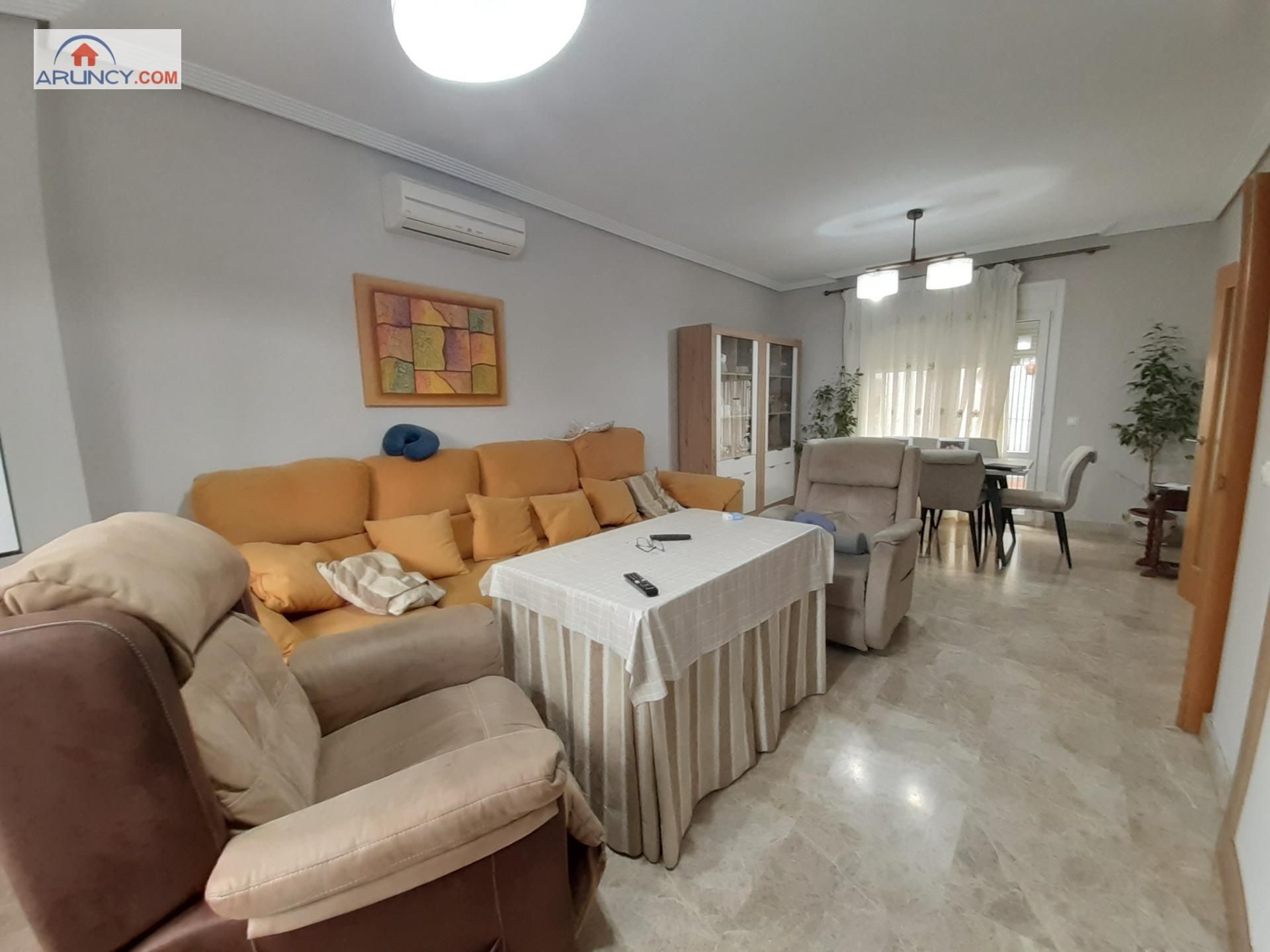 Sala d'estar de Casa adosada en venda en Montequinto amb Aire condicionat, Calefacció i Parquet