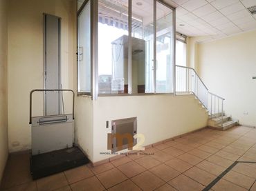 Local comercial en venda a Calle Giner de los Ríos 29