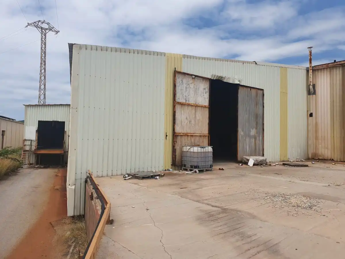 Vista exterior de Nave industrial en venta en L'Alcora