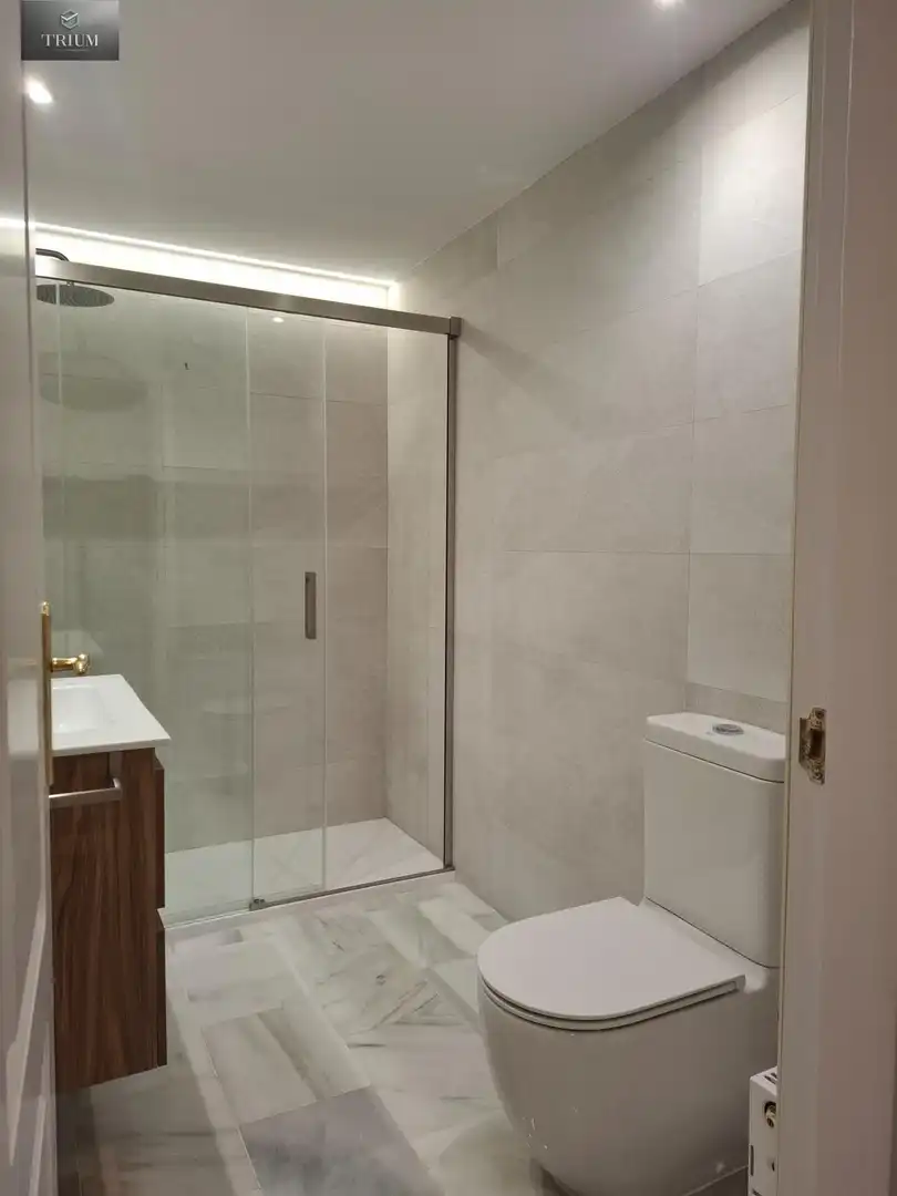 Bathroom of Flat for rent in Granada  with Heating and Furnished