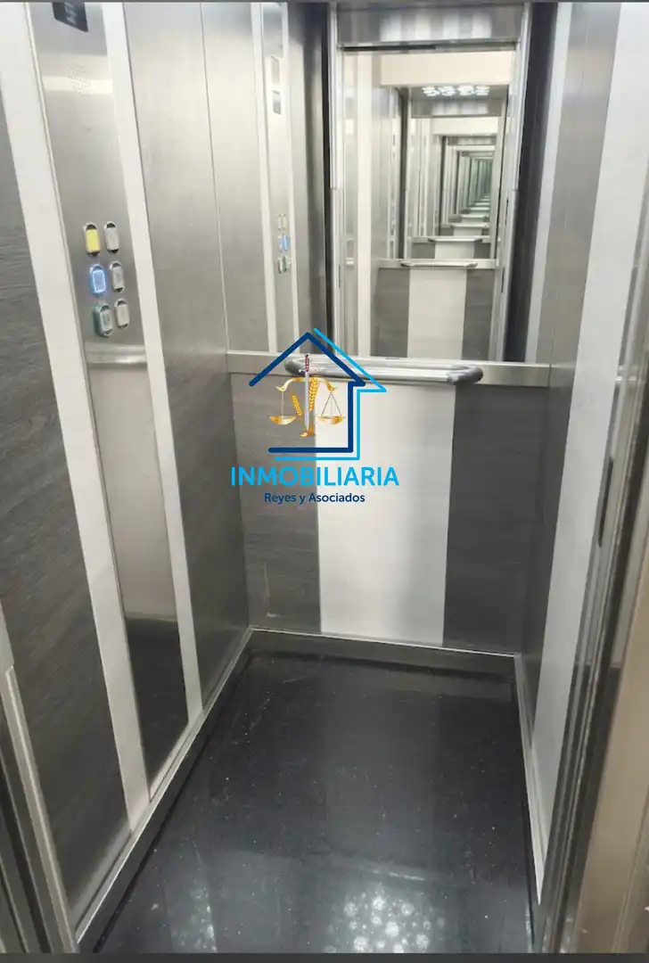 Wohnung zum Verkauf in Córdoba mit Klimaanlage, Terrasse und Möbliert
