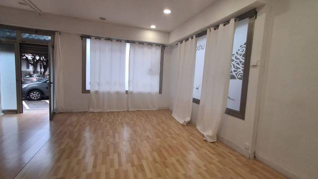 Local comercial en Alquiler en Plaça de Bonaventura Julià, 20 en Ametllers - Poble-Sec