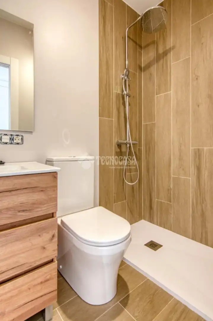 Baño de Casa adosada en venta en Calvarrasa de Abajo con Calefacción y Terraza