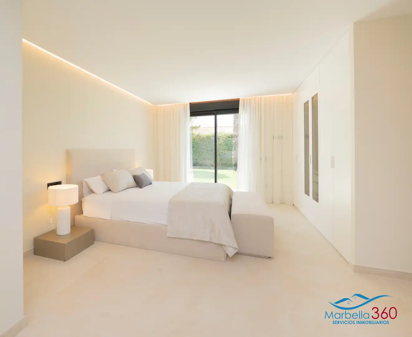 Habitación de Casa o chalet en venta en Estepona con Aire acondicionado, Calefacción y Jardín privado