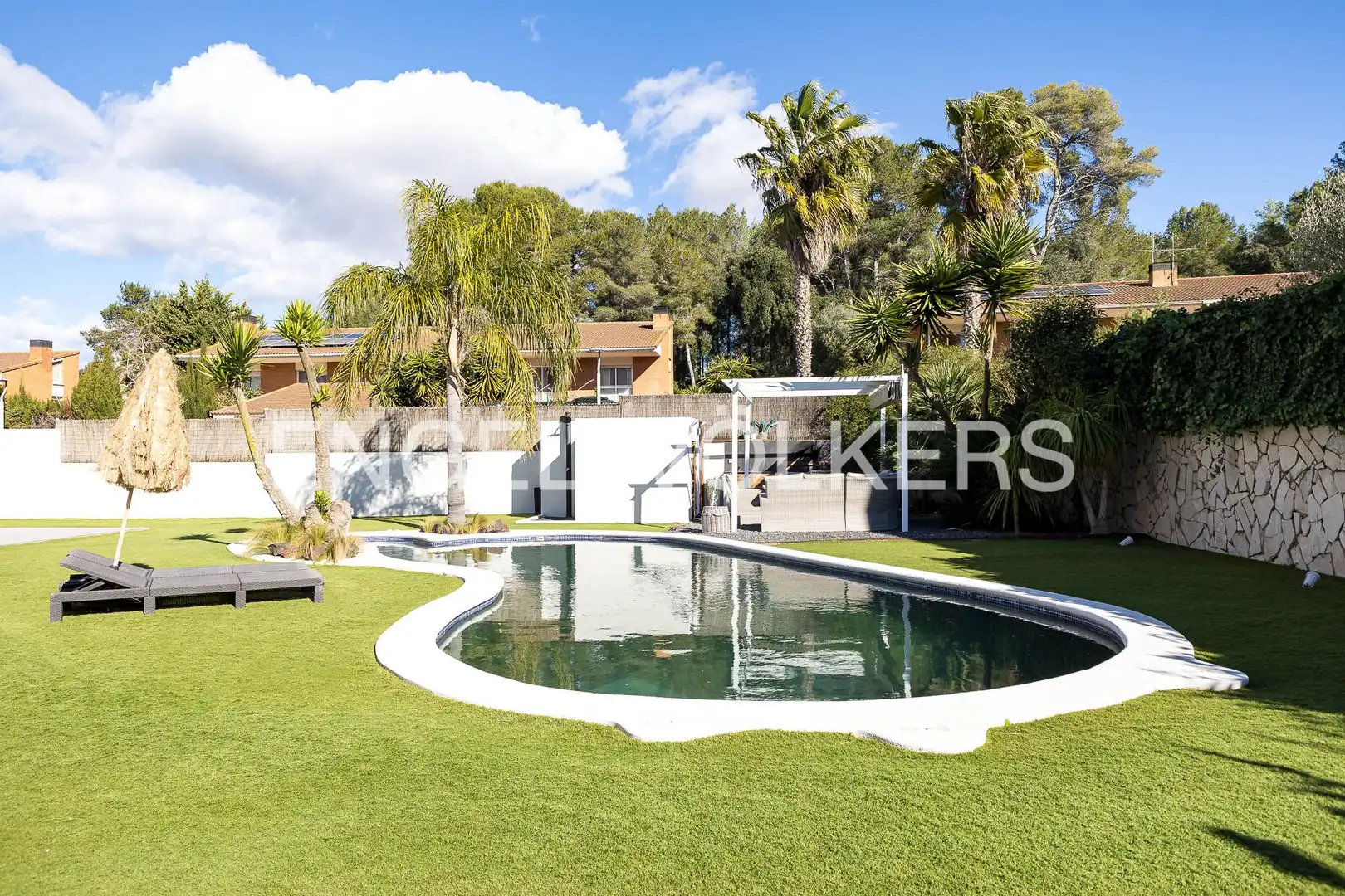 Piscina de Casa adosada en venda en Els Pallaresos amb Calefacció, Jardí privat i Terrassa