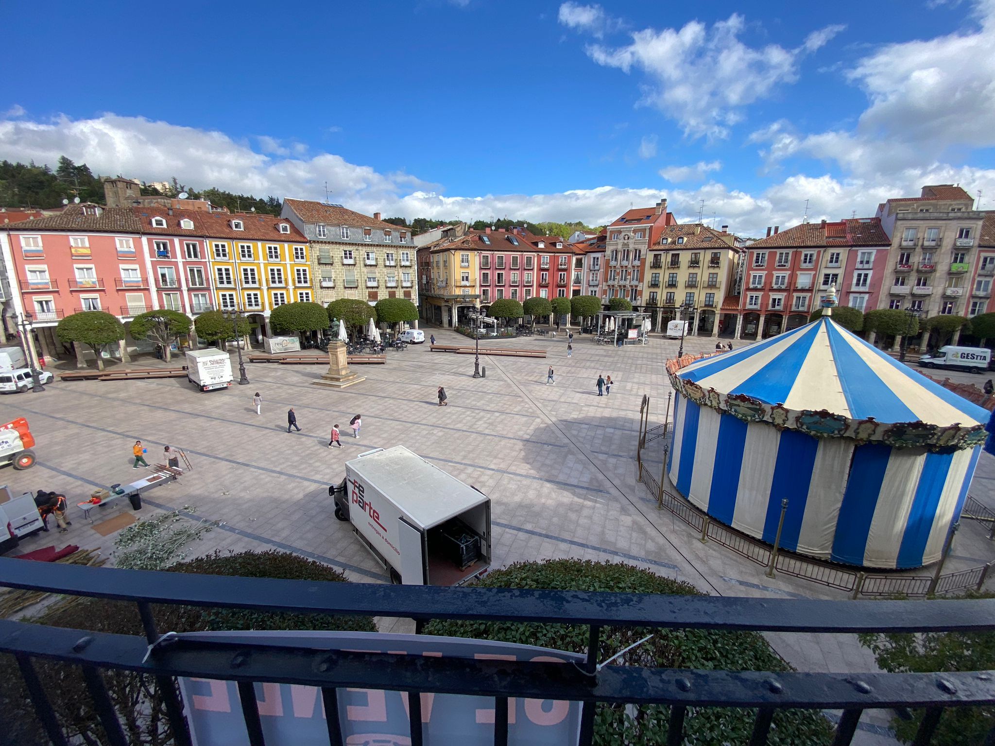 Vista exterior de Apartament en venda en Burgos Capital amb Calefacció, Parquet i Balcó
