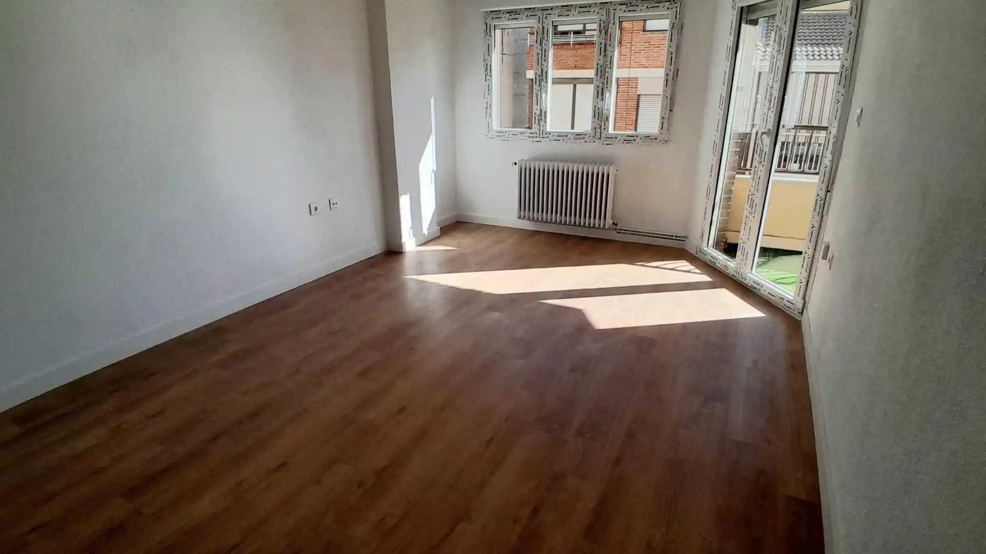 Sala de estar de Piso en venta en Yecla con Calefacción, Trastero y Balcón