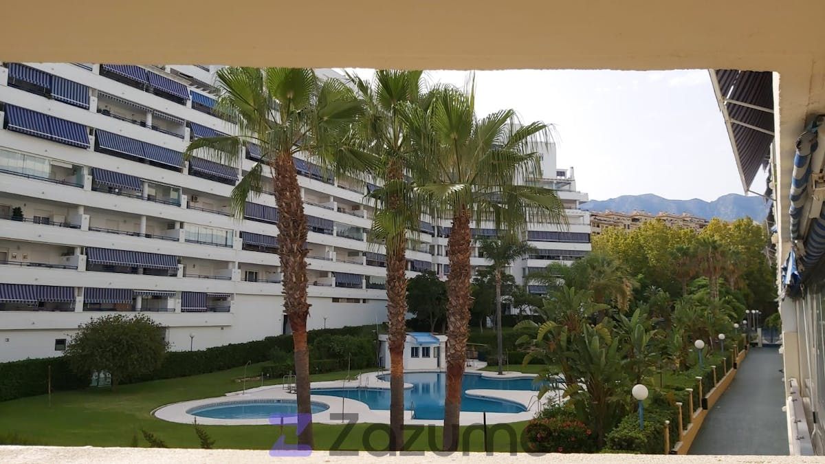 Vista exterior de Pis de lloguer en Marbella amb Calefacció, Terrassa i Piscina