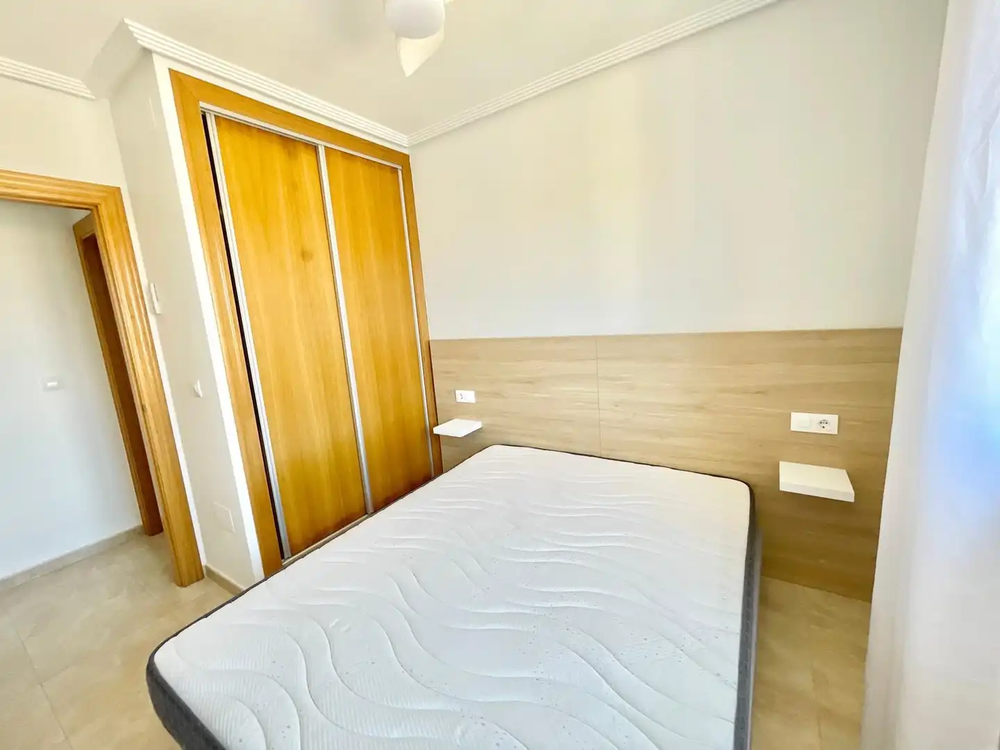 Dormitori de Apartament de lloguer en Los Alcázares amb Aire condicionat, Traster i Moblat