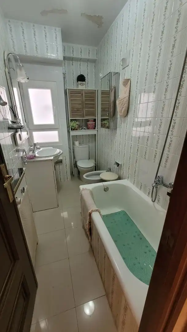 Bathroom of Flat for sale in Salamanca  with Heating and Balcony