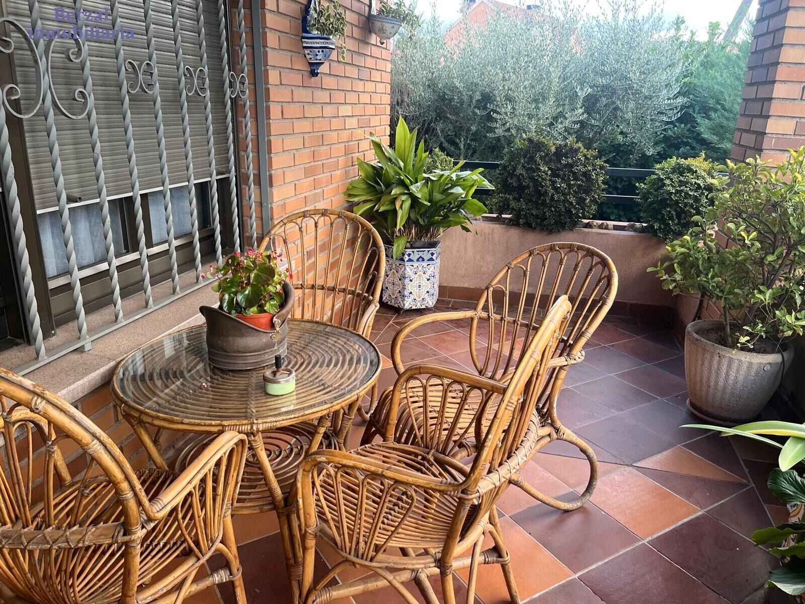 Terraza de Casa o chalet en venta en  Logroño con Aire acondicionado, Calefacción y Jardín privado
