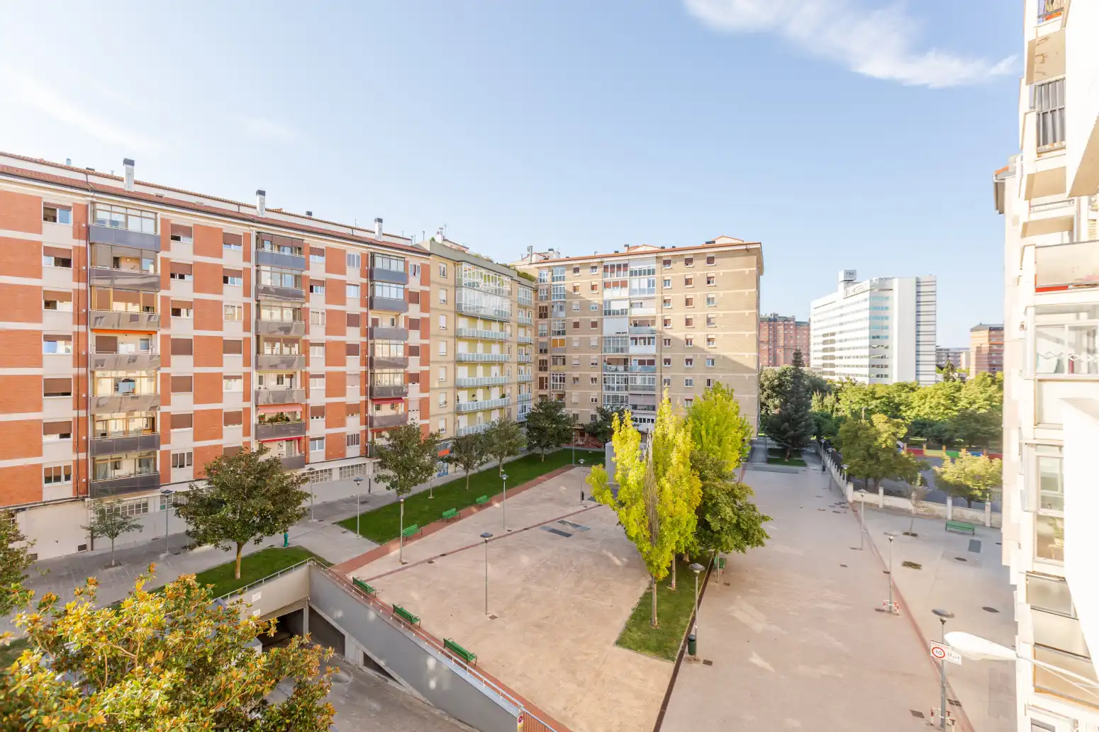 Außenansicht von Wohnung zum Verkauf in  Pamplona / Iruña mit Heizung und Balkon