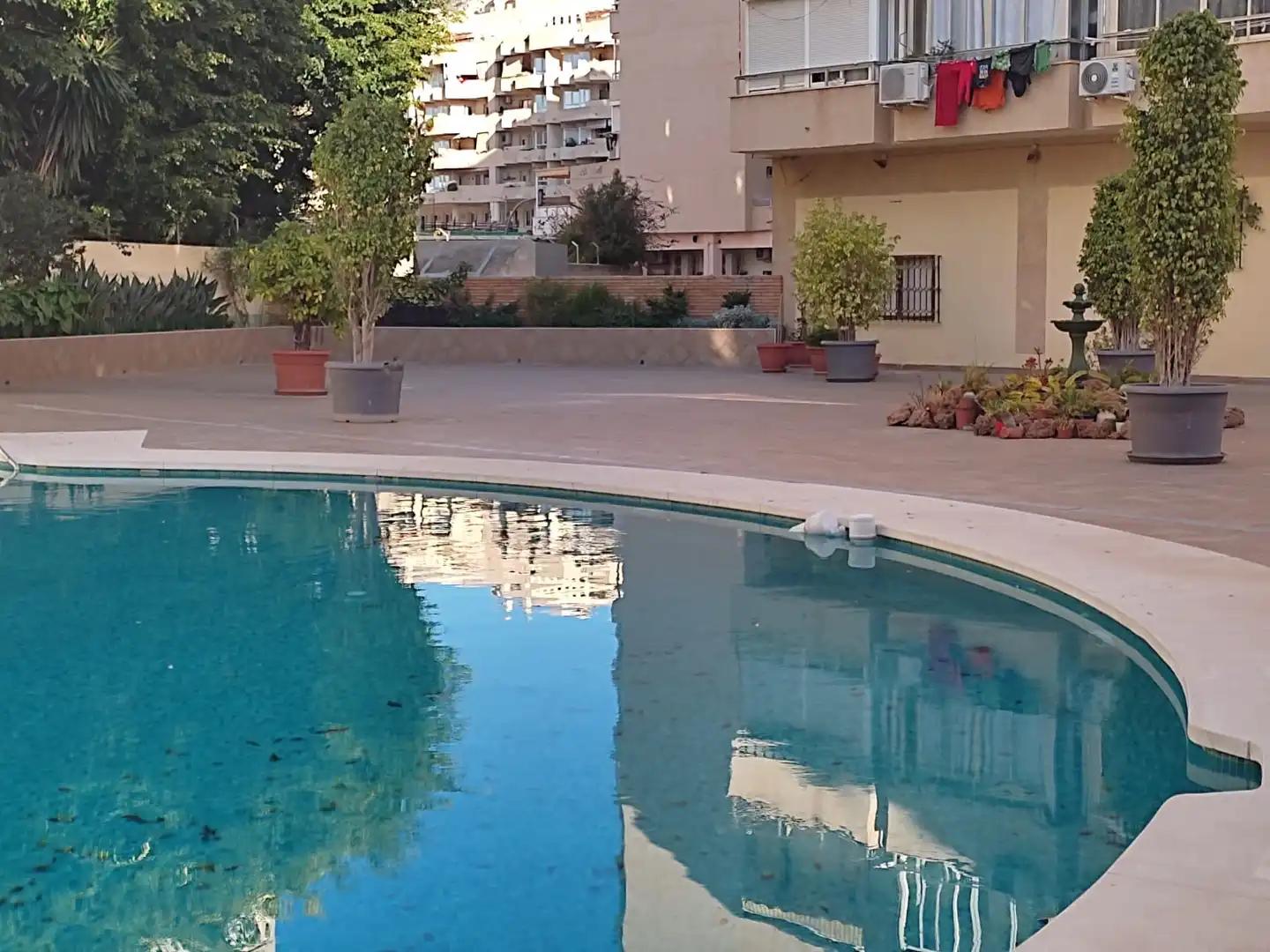 Piscina de Estudio en venta en Torremolinos con Terraza, Amueblado y Lavadora