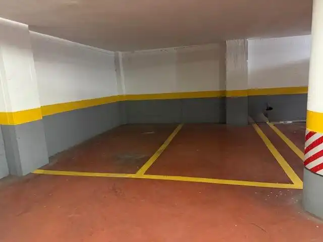 Parkplatz von Wohnung zur Miete in Murcia mit Klimaanlage und Abstellraum
