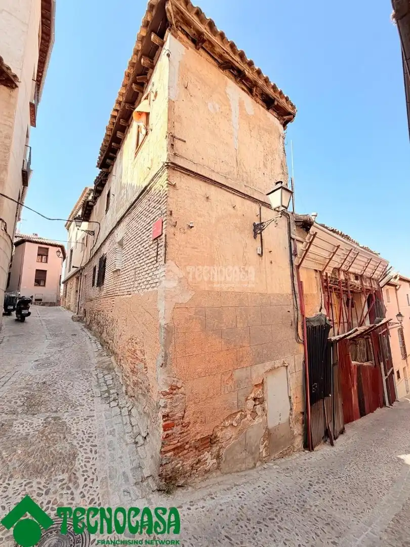 Vista exterior de Casa adosada en venda en Toledo amb Terrassa i Balcó