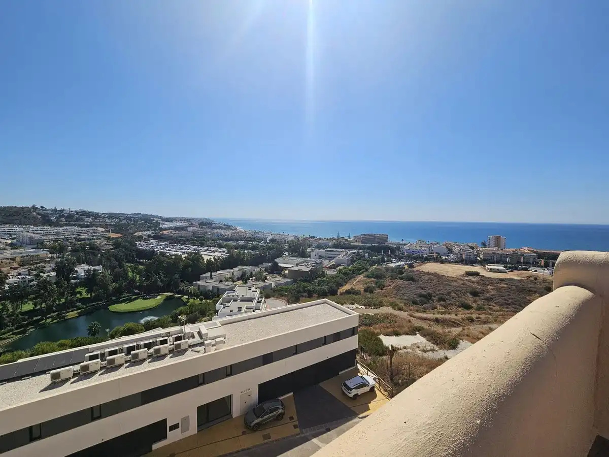 Vista exterior de Casa adosada en venda en Mijas amb Terrassa