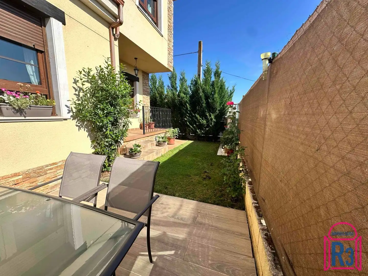 Terrassa de Casa adosada en venda en Sariegos amb Calefacció