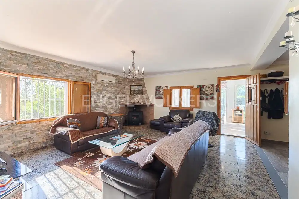 Sala de estar de Casa o chalet de alquiler en Turís con Aire acondicionado, Calefacción y Jardín privado