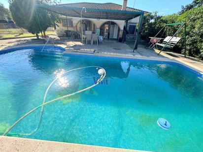 Swimming pool of House or chalet for sale in Carmona  with Air Conditioner and Swimming Pool