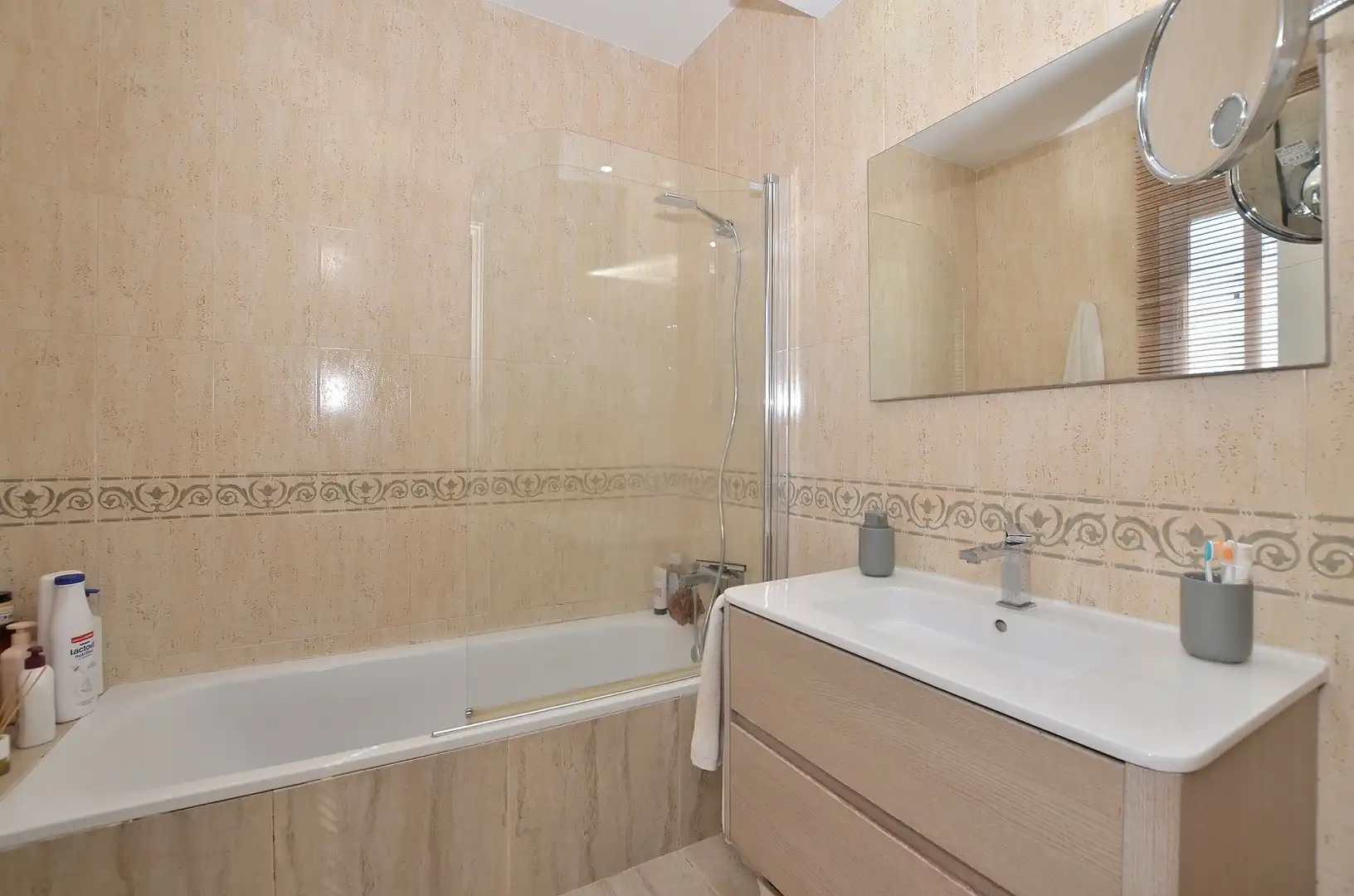 Bathroom of Attic for sale in Benalmádena  with Air Conditioner, Parquet flooring and Terrace