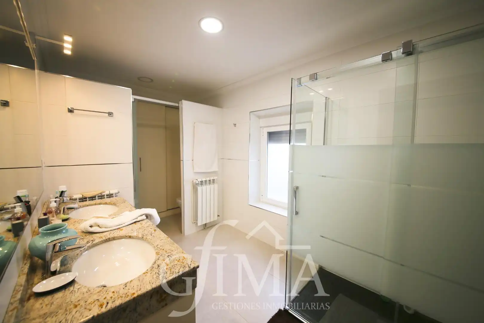 Bathroom of Houses for sale in Argamasilla de Alba  with Air Conditioner, Heating and Terrace